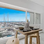 Luxurious Frontline Penthouse In Puerto Banus מארבלה