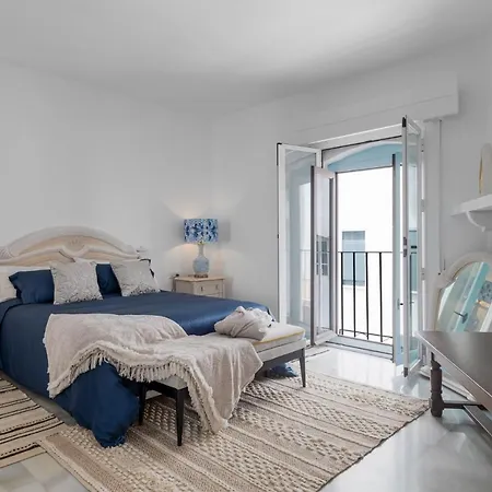 Luxurious Frontline Penthouse In Puerto Banus 马尔韦利亚