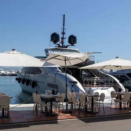 公寓 Luxurious Frontline Penthouse In Puerto Banus 马尔韦利亚