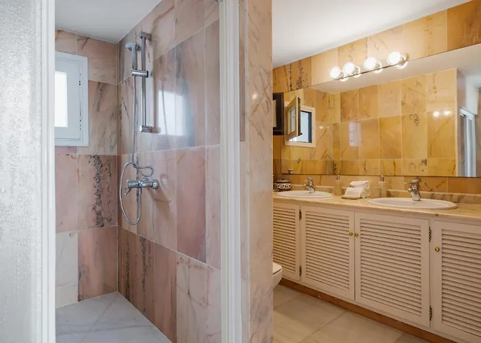 Luxurious Frontline Penthouse In Puerto Banus