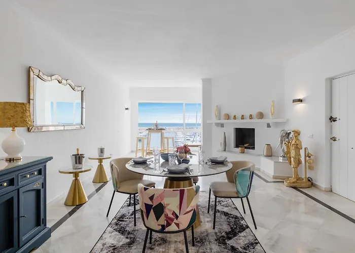 Luxurious Frontline Penthouse In Puerto Banus *