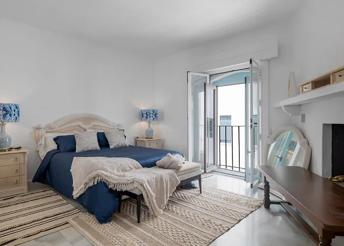 Luxurious Frontline Penthouse In Puerto Banus Marbella