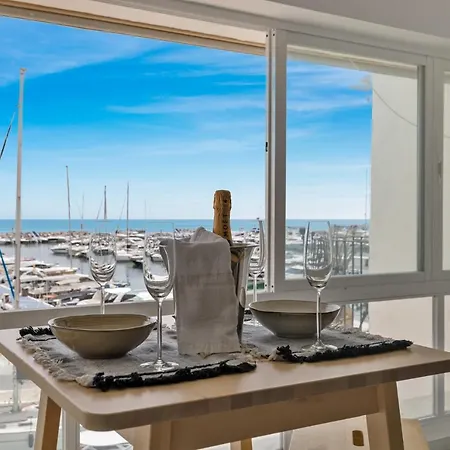 Апартаменти Luxurious Frontline Penthouse In Puerto Banus *