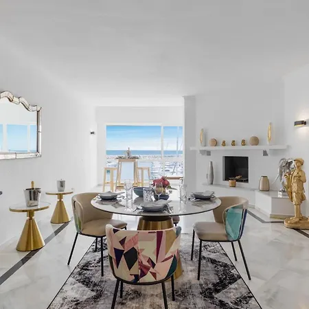 Luxurious Frontline Penthouse In Puerto Banus *