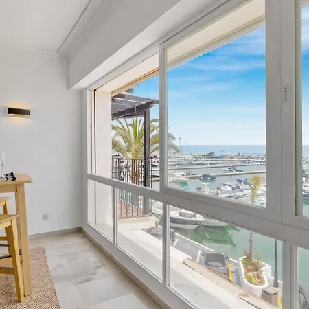 Apartment Luxurious Frontline Penthouse In Puerto Banus Marbella