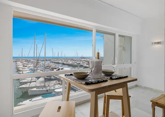 Luxurious Frontline Penthouse In Puerto Banus Marbella