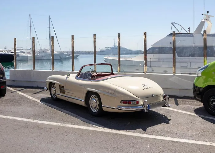 Luxurious Frontline Penthouse In Puerto Banus דירה