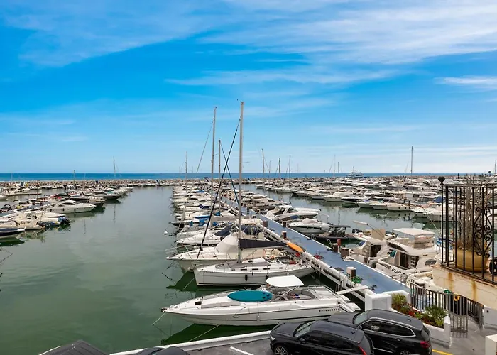 Luxurious Frontline Penthouse In Puerto Banus * מארבלה