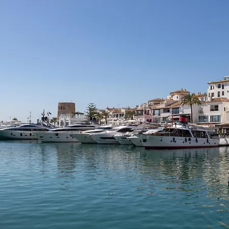 Luxurious Frontline Penthouse In Puerto Banus Lägenhet