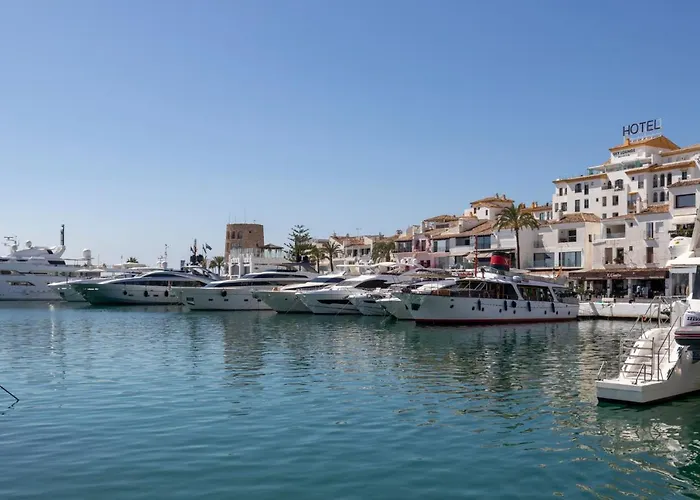 Luxurious Frontline Penthouse In Puerto Banus Lägenhet