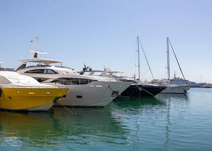 Luxurious Frontline Penthouse In Puerto Banus Lägenhet
