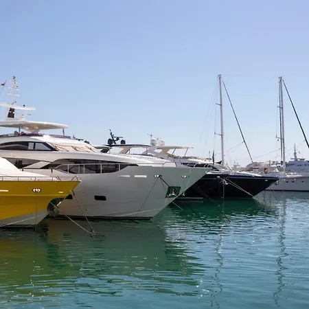 Luxurious Frontline Penthouse In Puerto Banus Apartamento